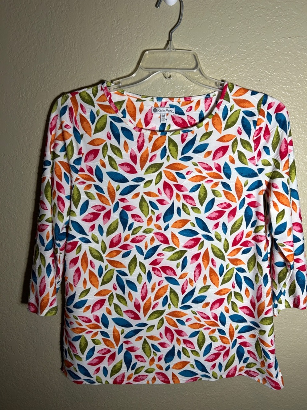 KATE PARK Stretch Brightly Colored 3/4 Sleeve Top